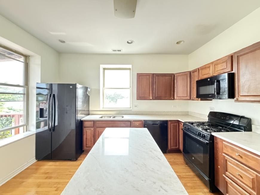 2537 Kildare – photo 3