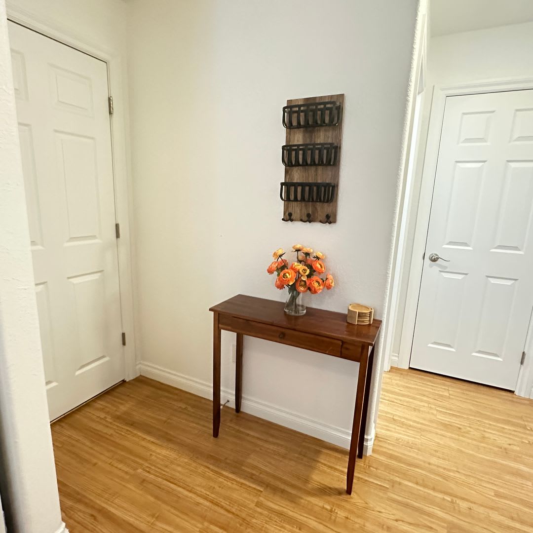 Courtyard Vista Cottage A Peaceful Retreat With Stunning Views And A Charming Courtyard 300 Utility Fee – photo 3