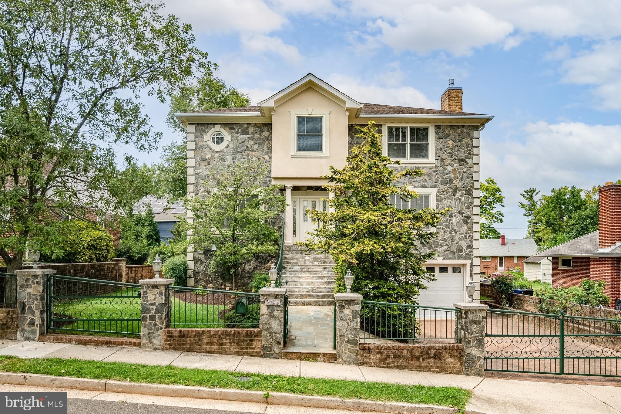 2138 PATRICK HENRY Drive – photo 2