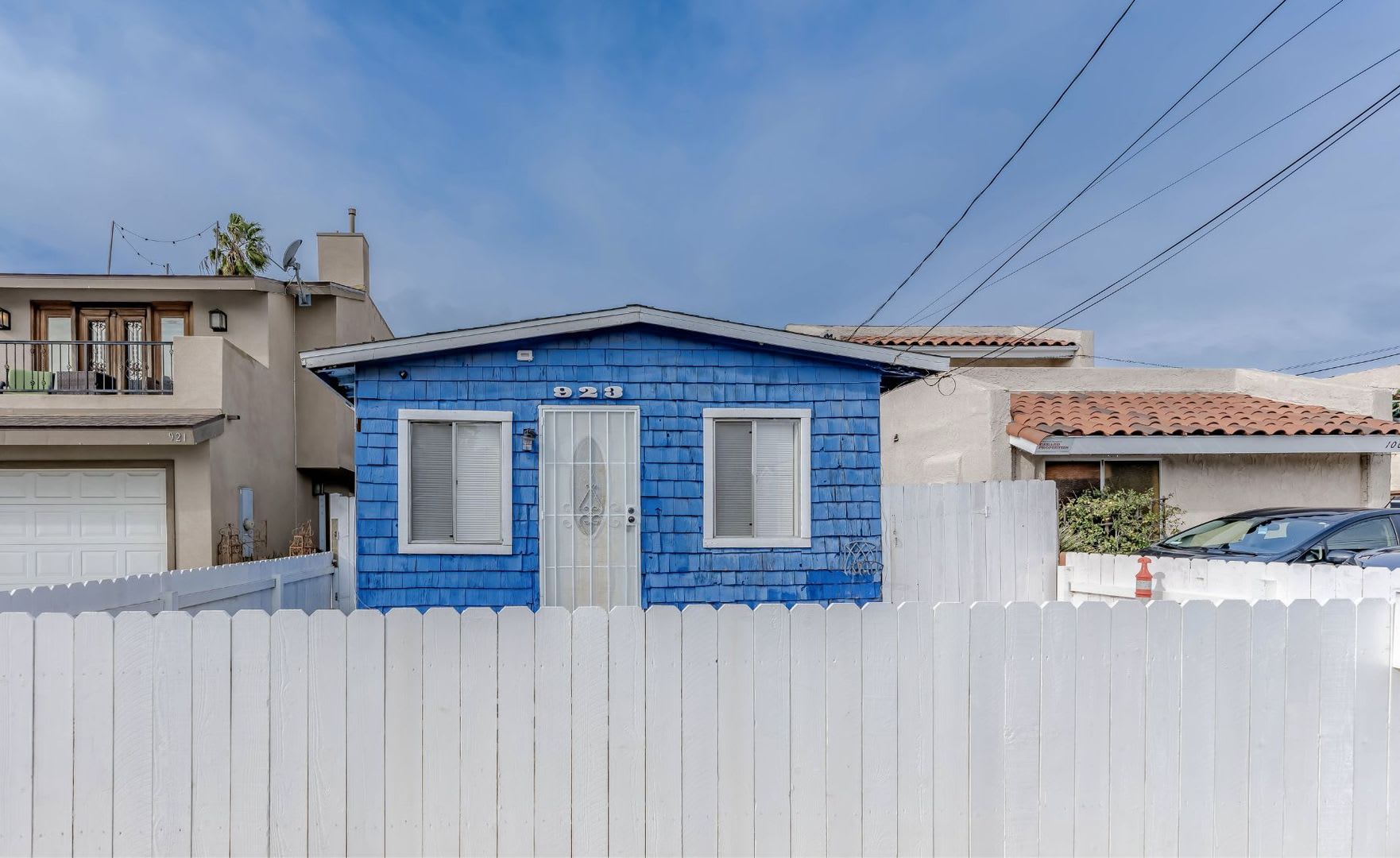 Cozy 2 Bedroom 1 Bathroom Bungalow With Prime Huntington Beach Location – photo 3