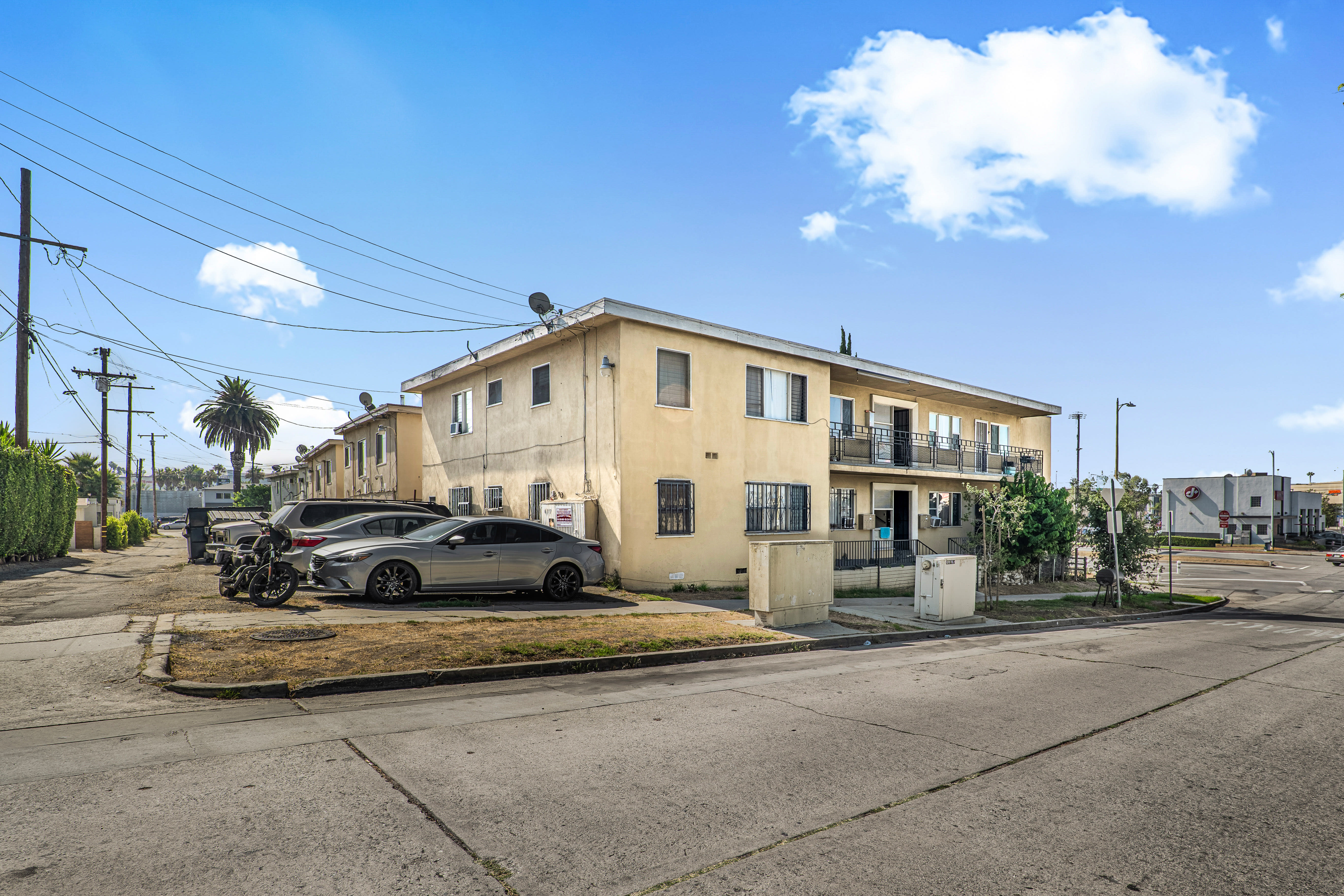 4777 San Vicente Blvd – photo 1