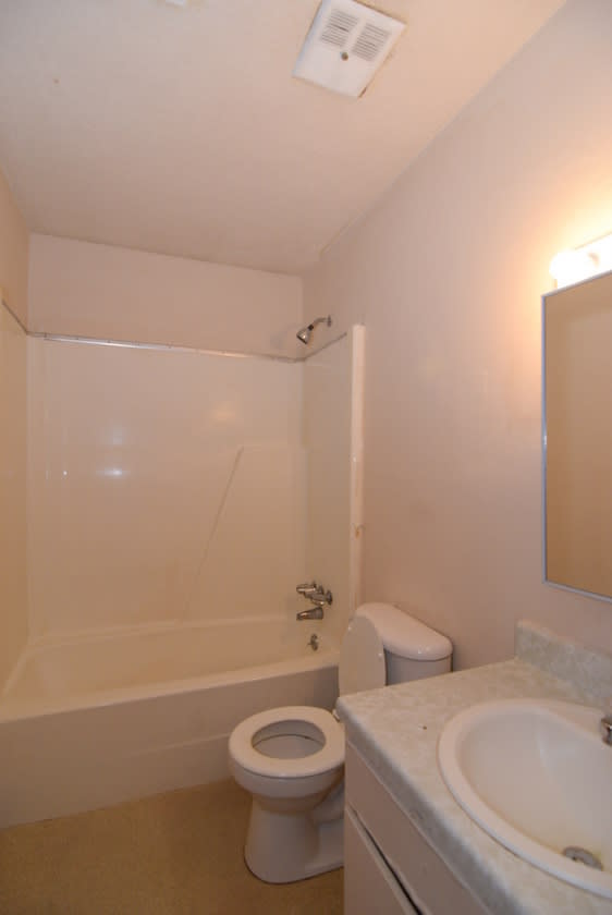 SECTION 8 ACCEPTED Charming 2-Bedroom Home in Hill Place on Walden Drive – photo 5