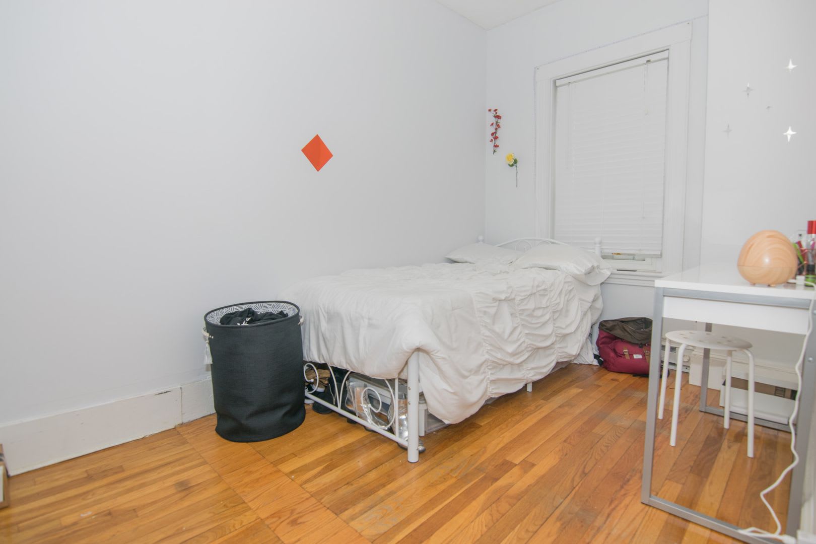 Large 2 bed next to Northeastern and Berklee for the upcoming school year! – photo 4
