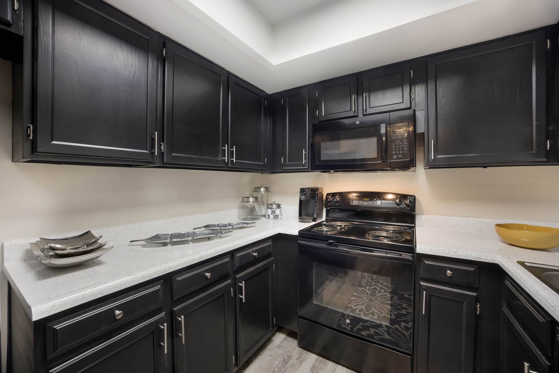 Woodland Hills Apartments – photo 4