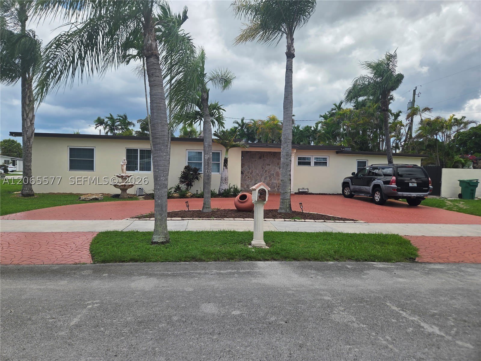 10500 SW 30th St – photo 1