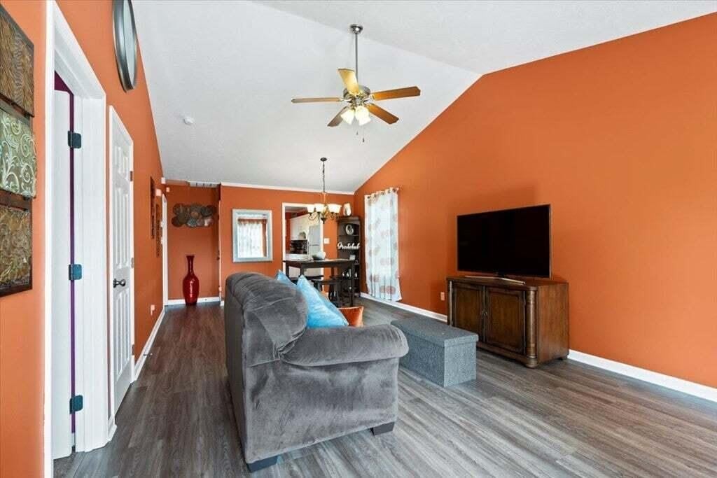 1615 Emma Street – photo 5