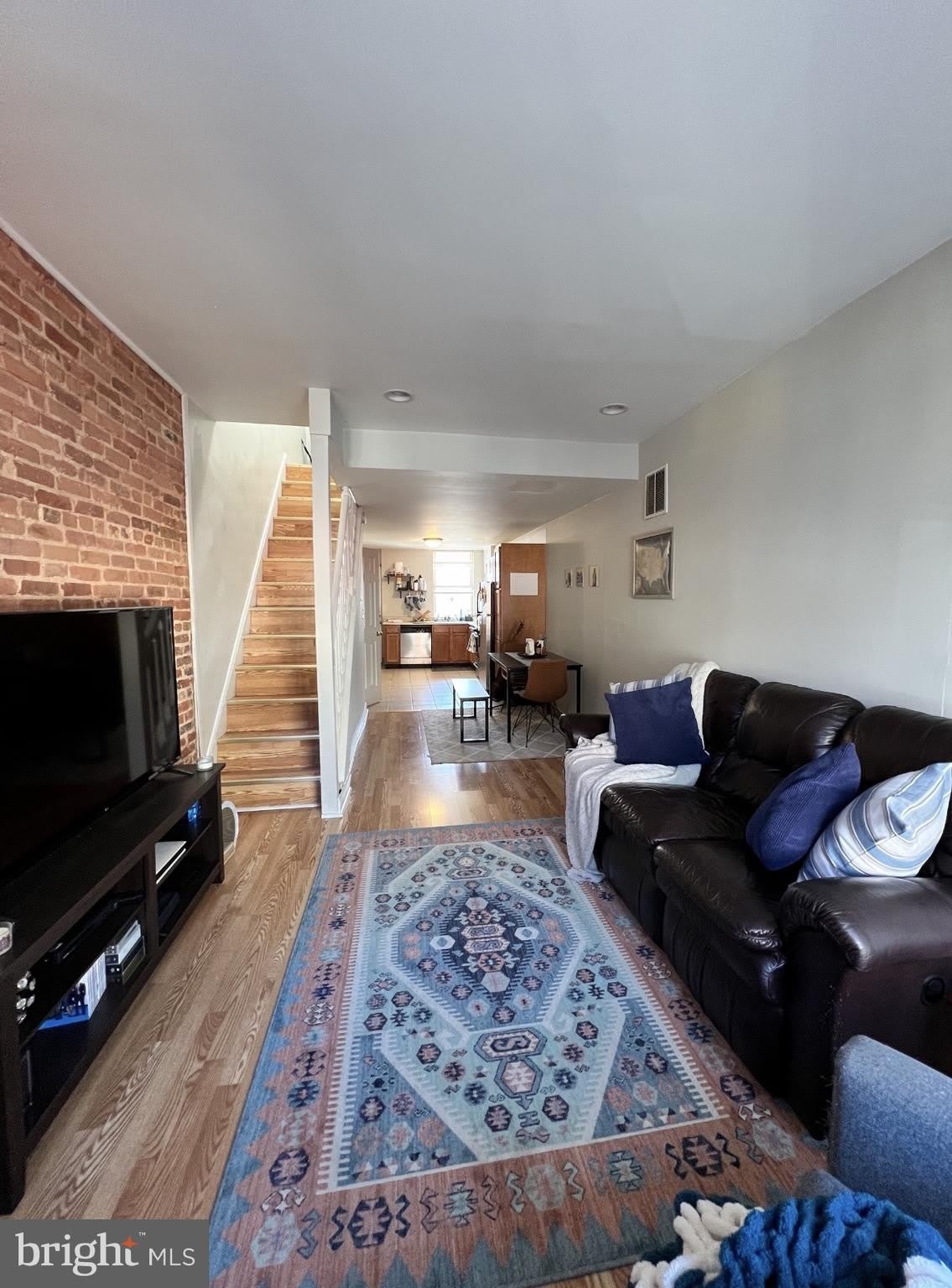 136 N CURLEY Street – photo 1