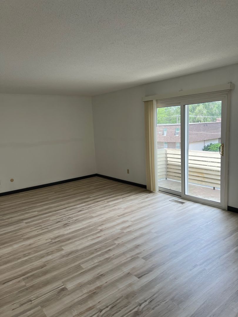 Updated 2 bedroom Condo – photo 3