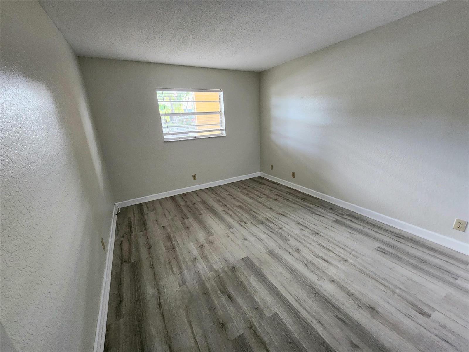 2607 Ne 8Th Ave – photo 4