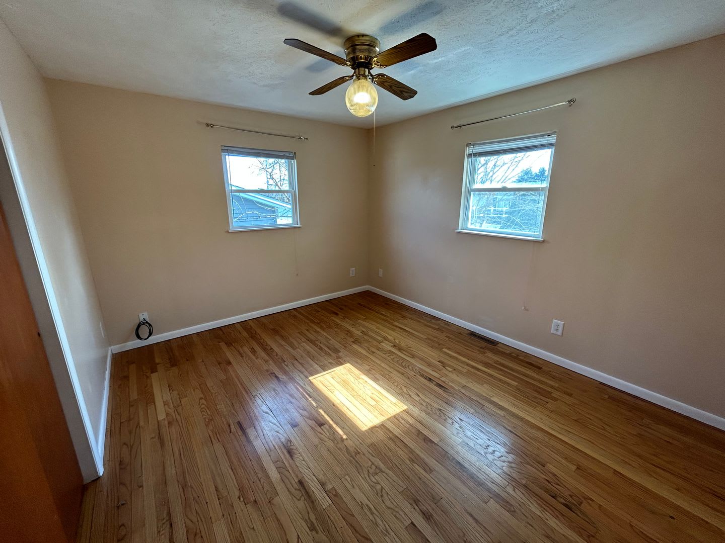 Spacious Bi-Level Home with Finished Basement & Huge Backyard! – photo 4