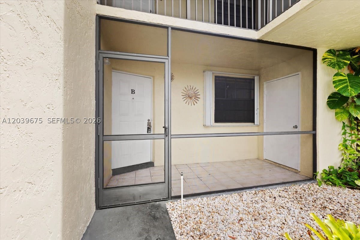 999 Hamilton Dr – photo 4