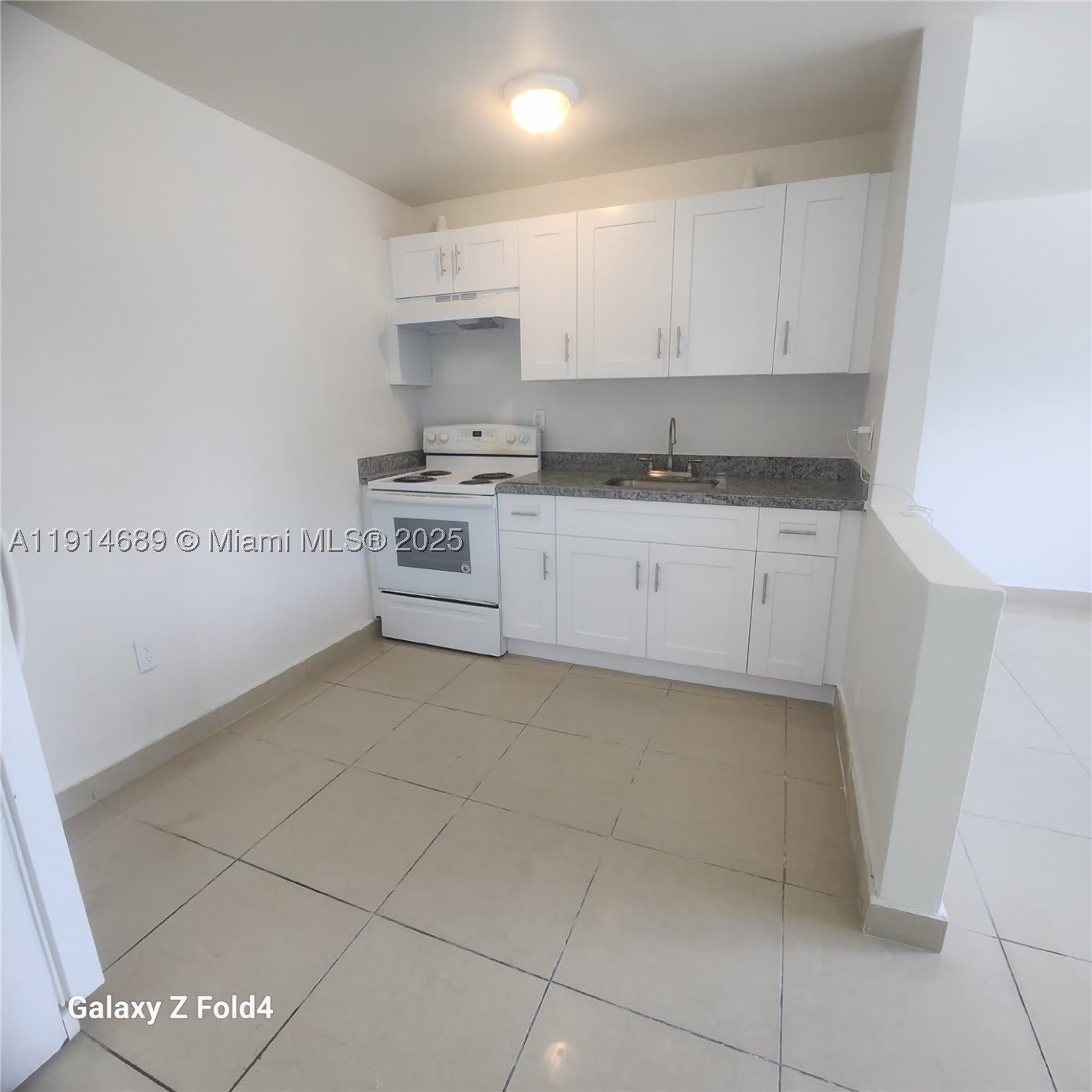2400 Nw 10Th Ave – photo 2
