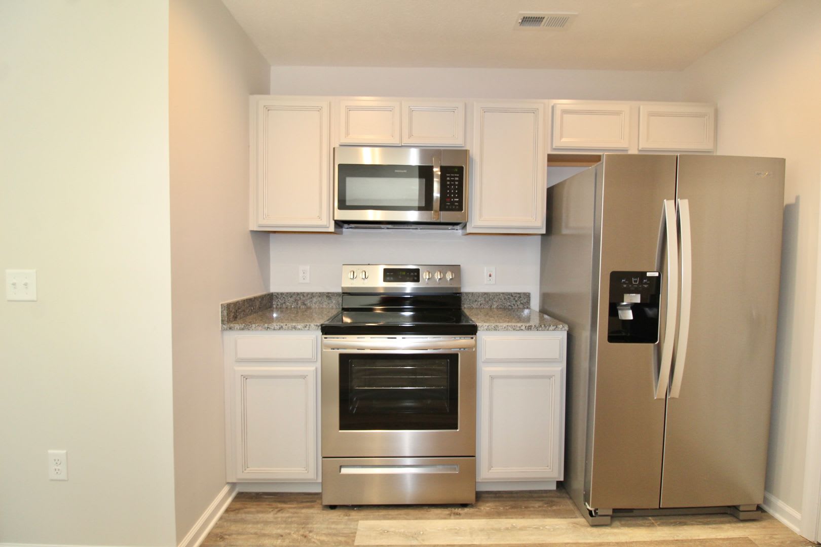 Spacious 3 BR Townhome – photo 4