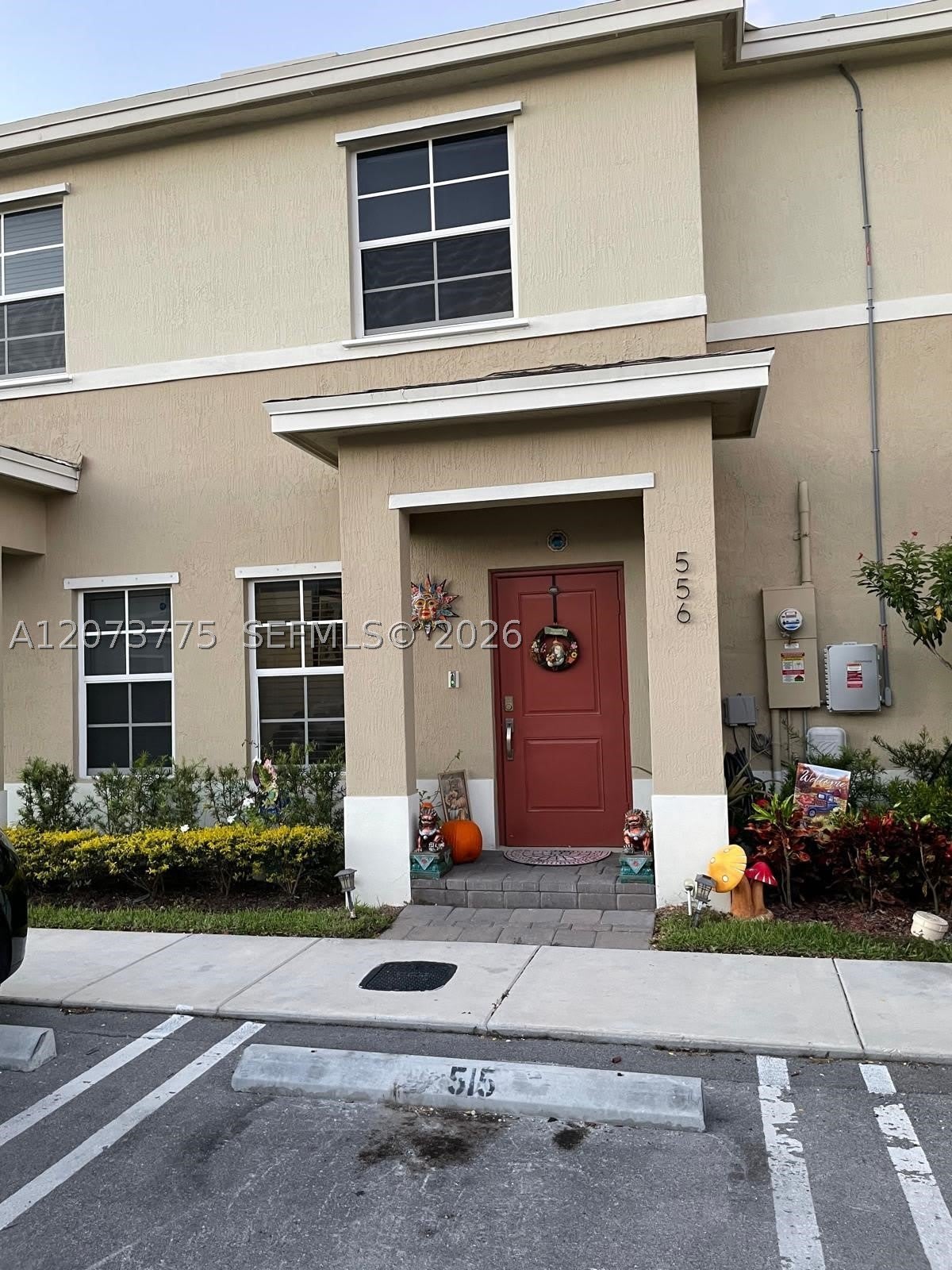 556 NE 5th St – photo 1