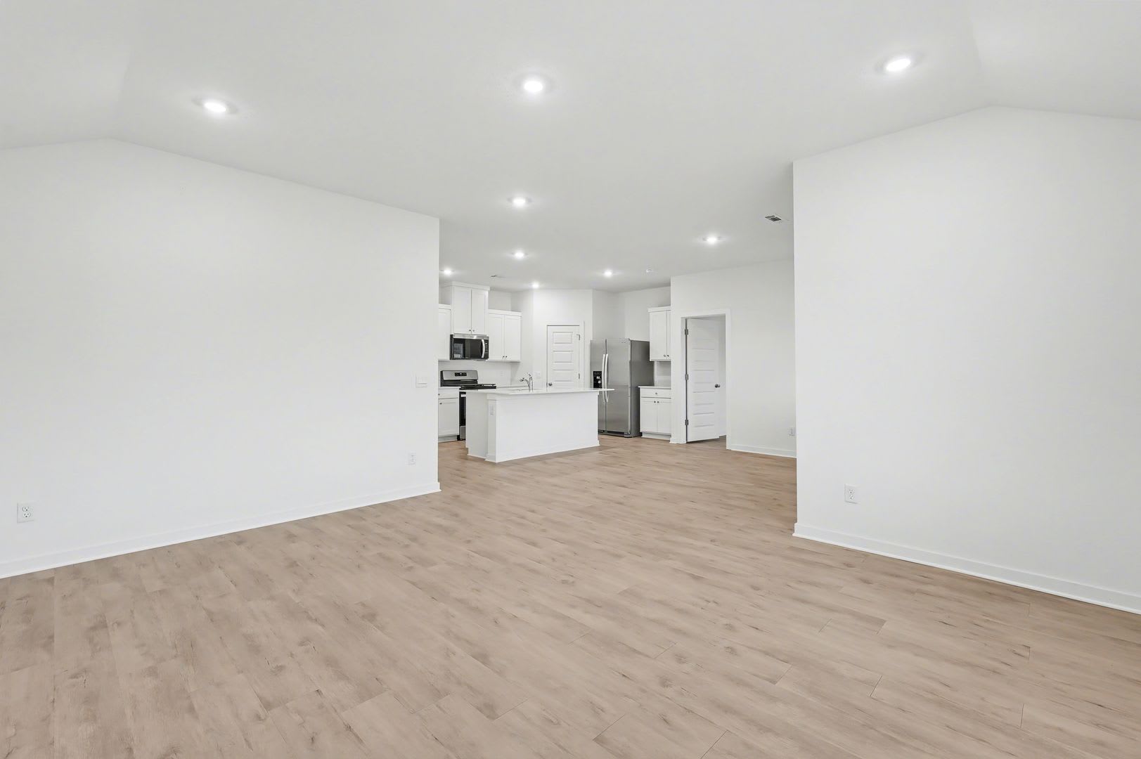 Brand-New 3 Bedroom – photo 3