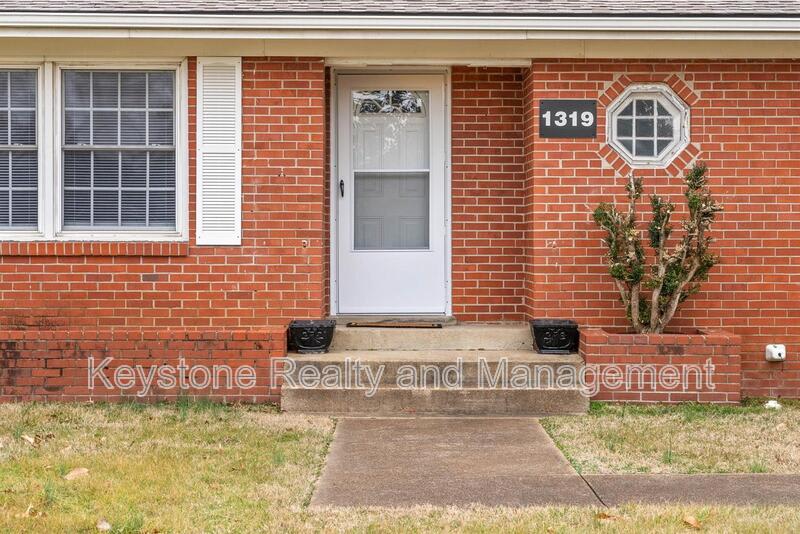 1319 Fort Campbell Blvd – photo 2