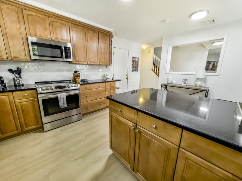 235 Cardinal Medeiros Avenue – photo 1