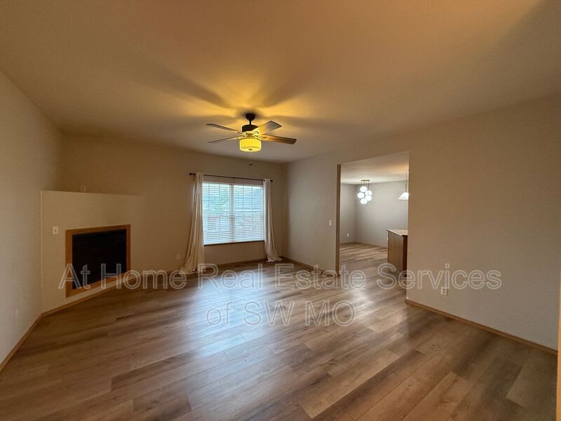2009 Cedarwood Ct – photo 3