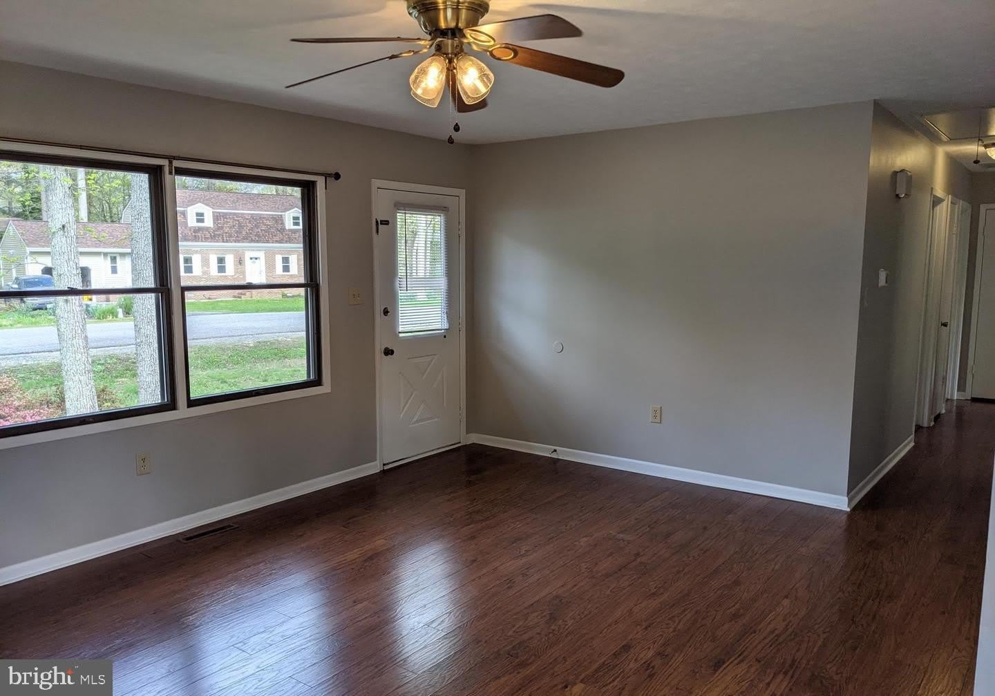 21585 AMERICA Street – photo 4