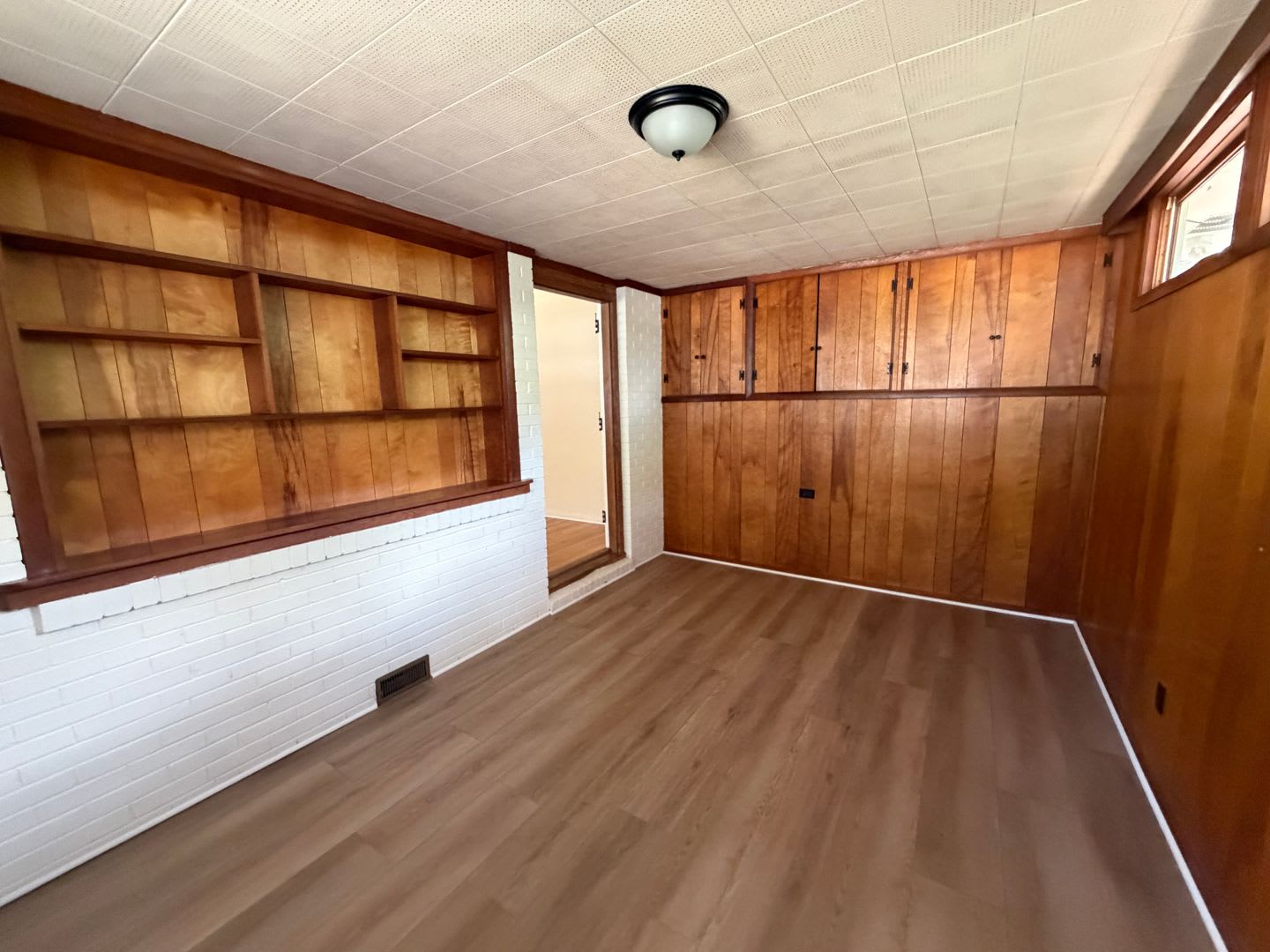 Classic 3BR/2BA Mid-Century Ranch on Ridge Road – photo 4