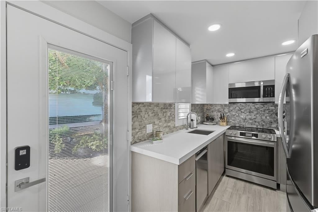 609 12th Ave S – photo 5