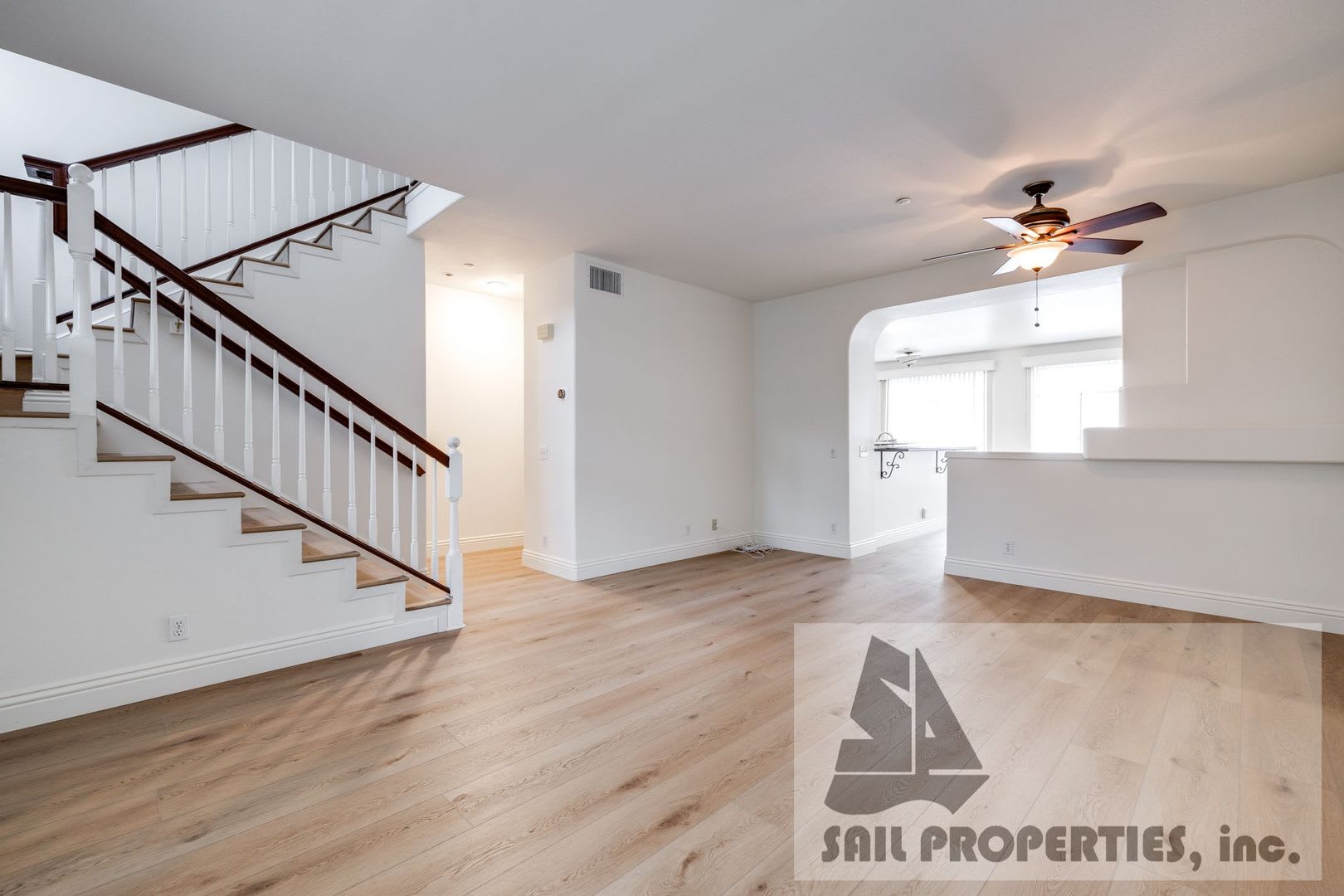 Gorgeous Updated Townhouse In Orange – photo 5