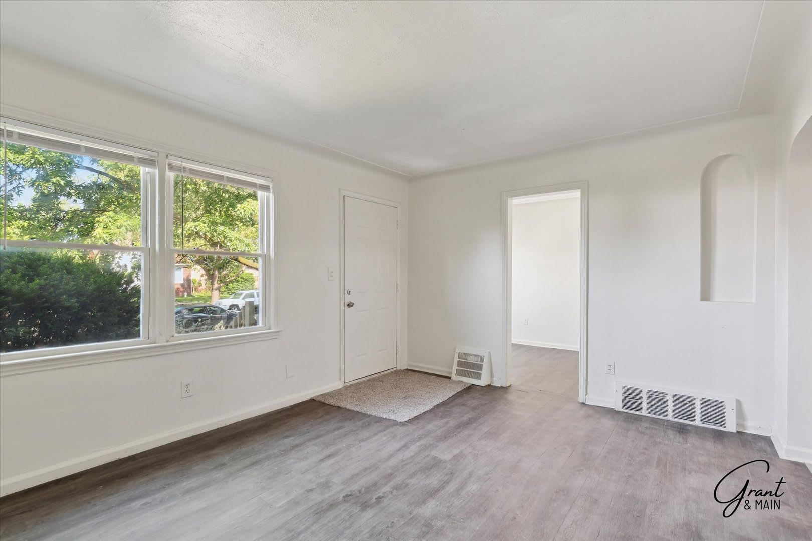 1200 3 Bedroom Bungalow – photo 4