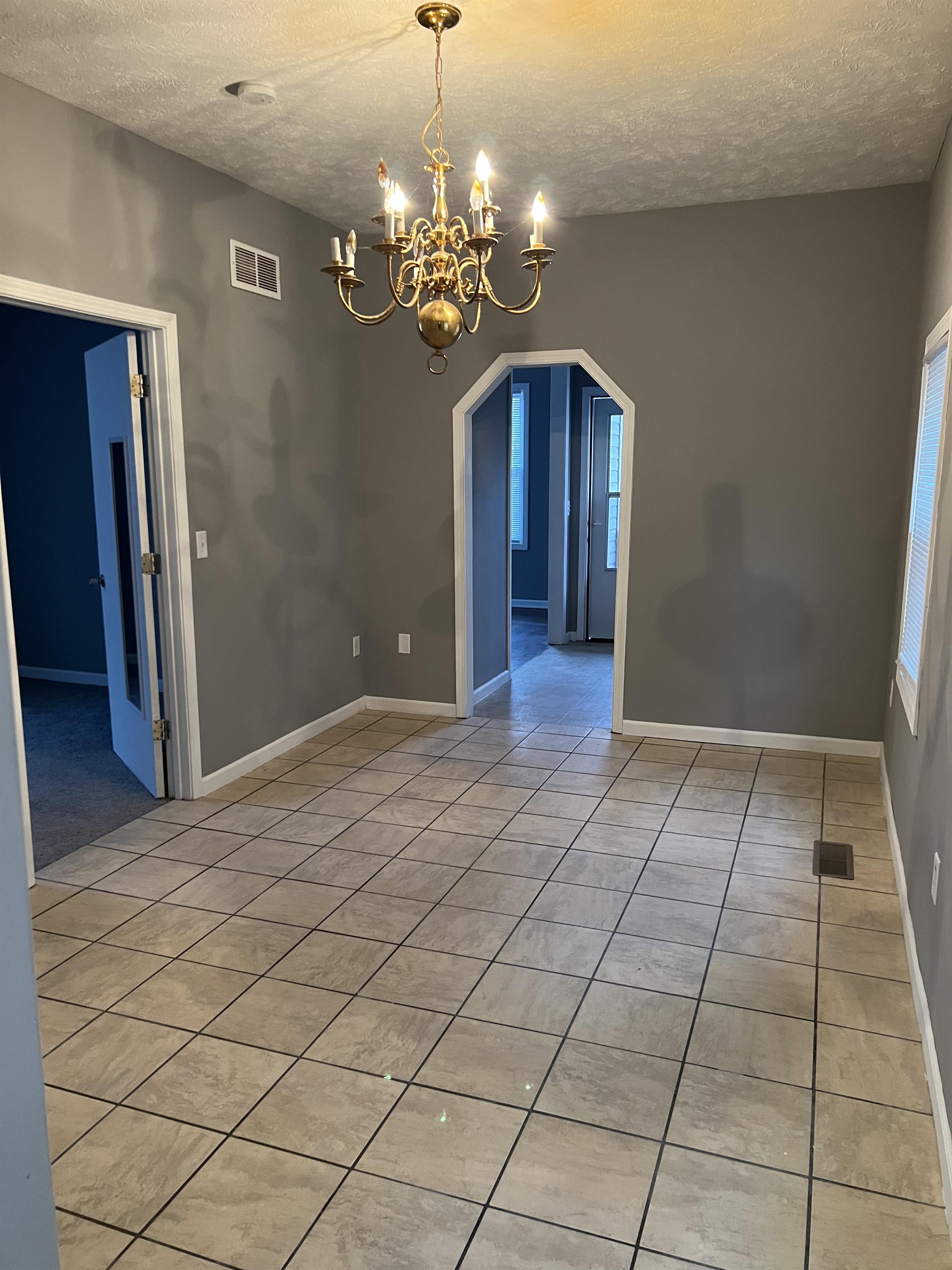 1011 South Greenlawn Avenue – photo 3