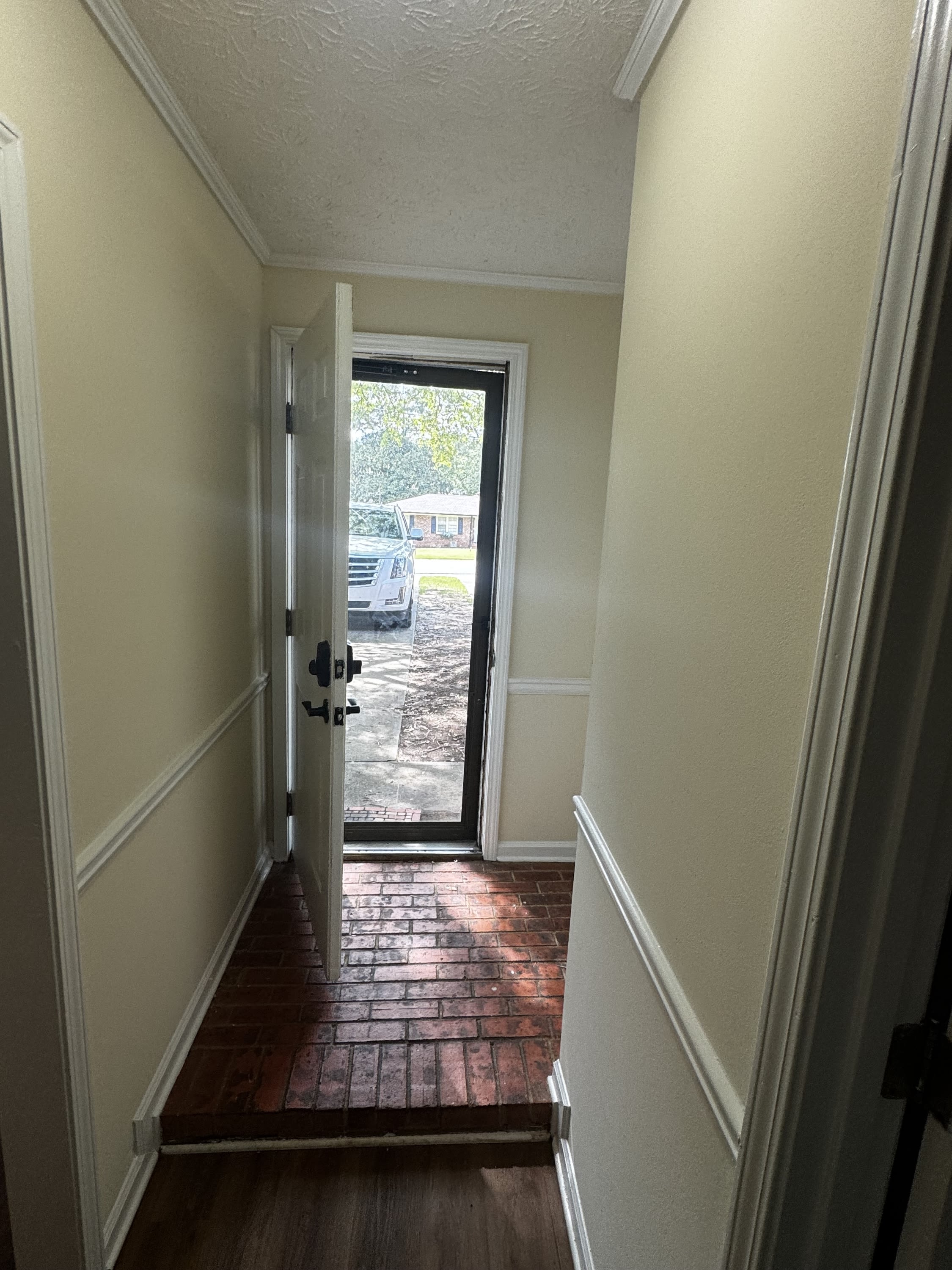 482 Huntington Rd. – photo 5