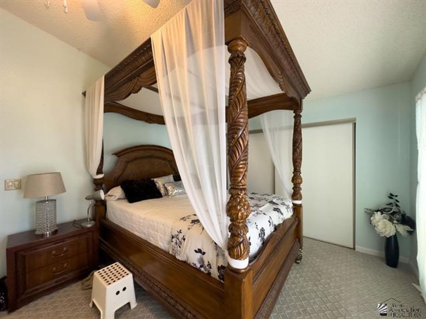 Furnished Two Bedroom! – photo 4