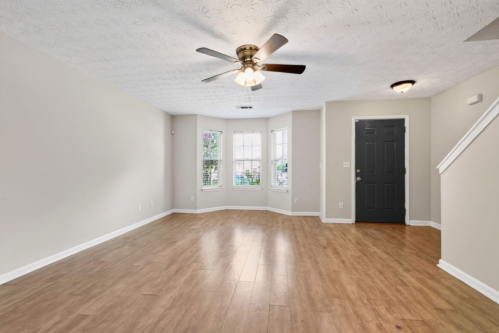 Beautiful 4 Bedroom Home for Rent in Chestnut Lake! – photo 3