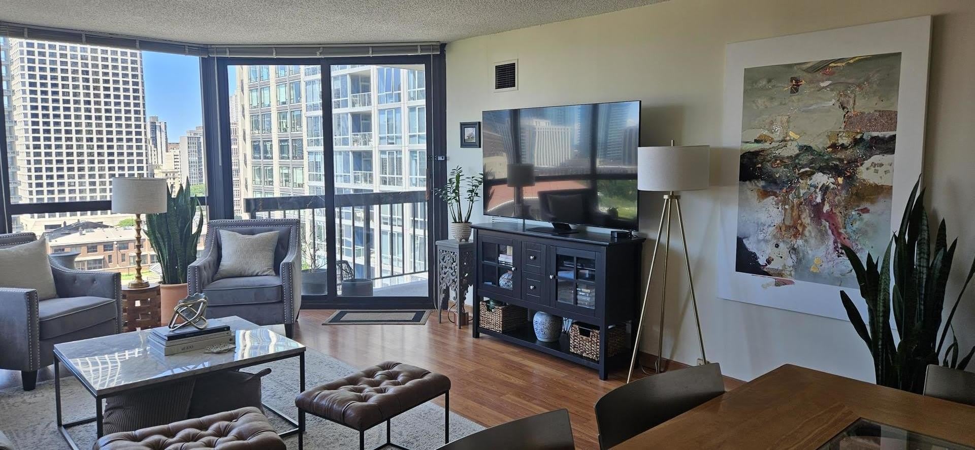 33 W Delaware Place – photo 3