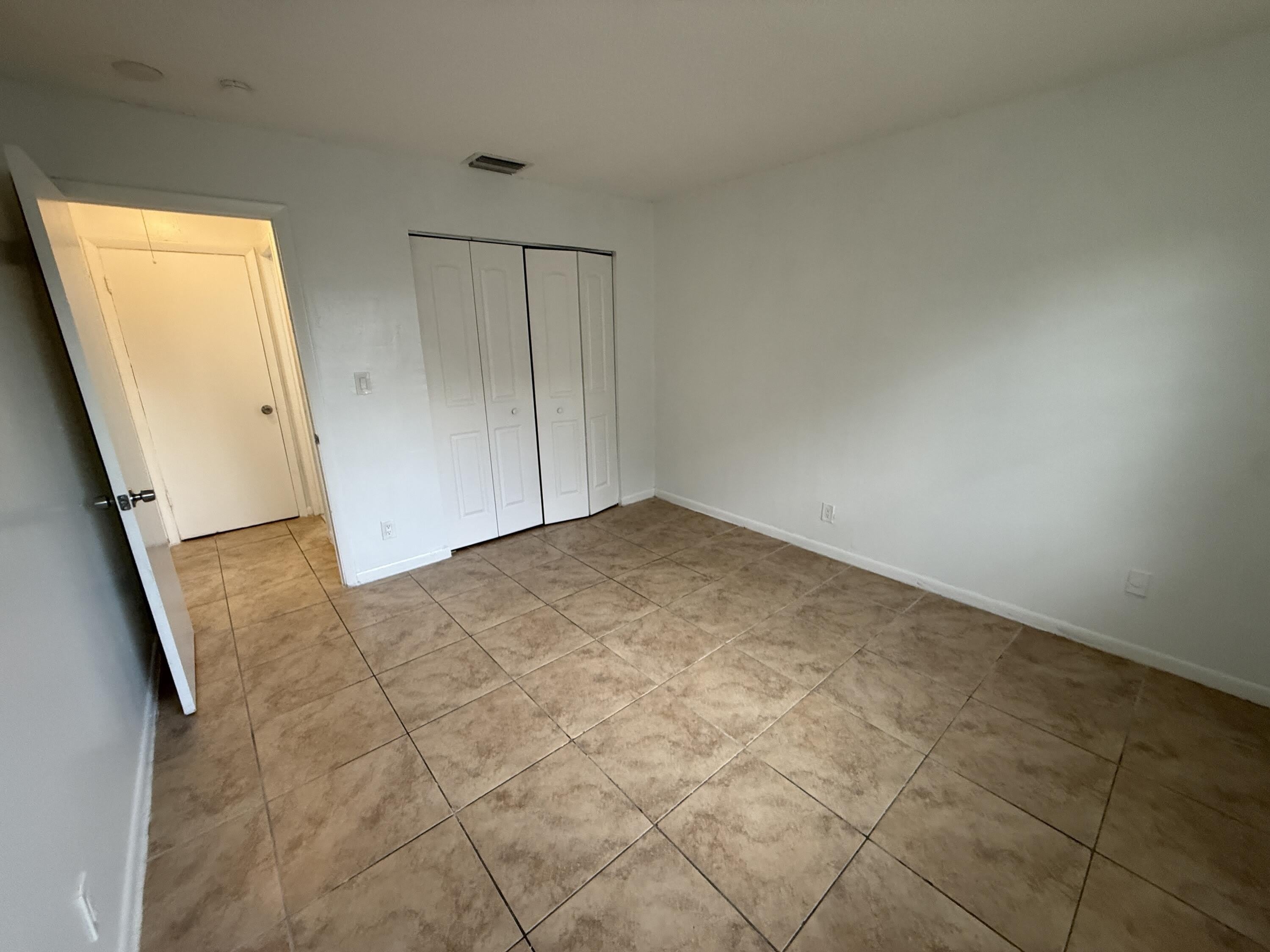 1941 NW 14th Avenue – photo 5