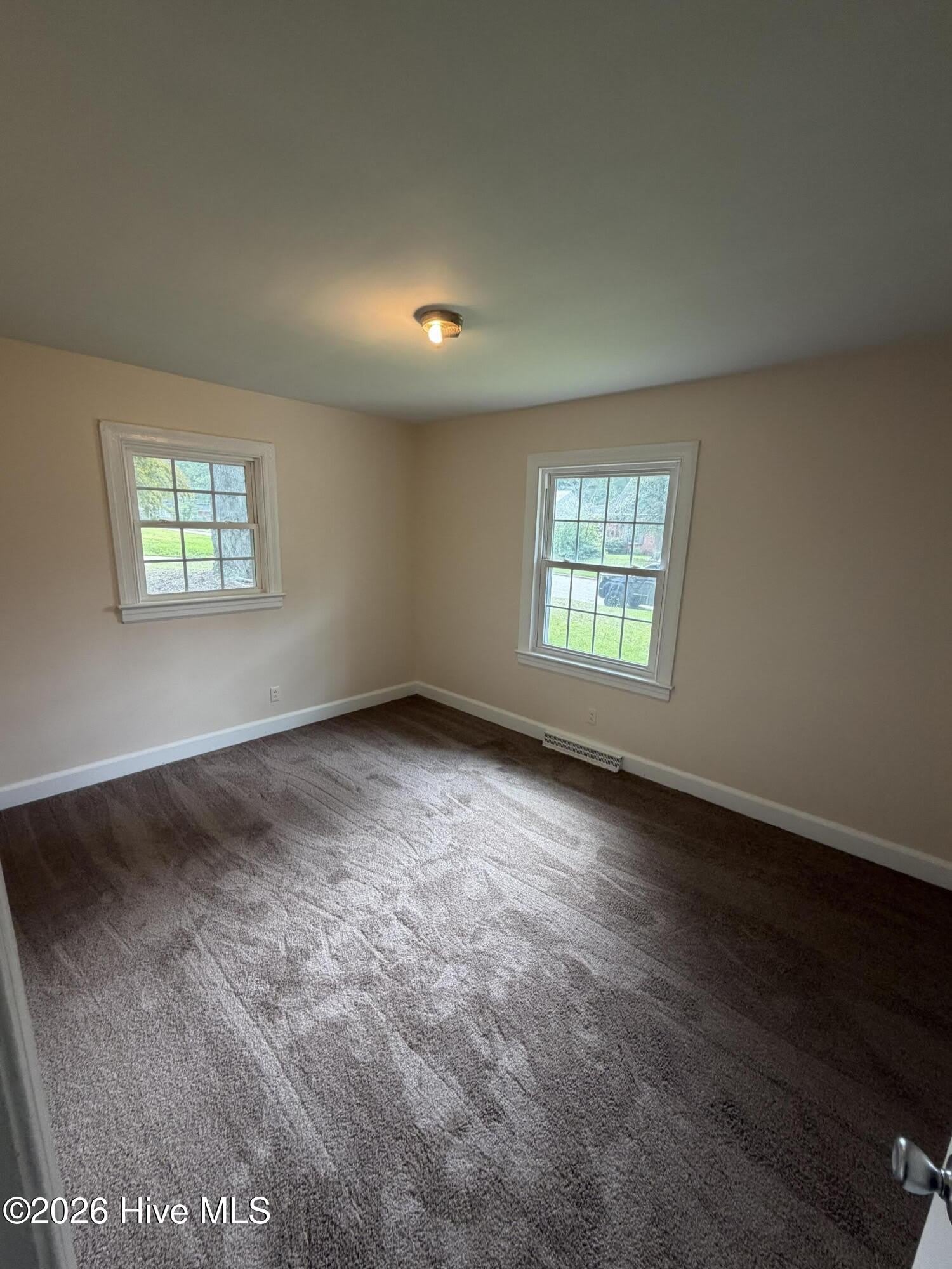 712 Grove Street Ne – photo 4