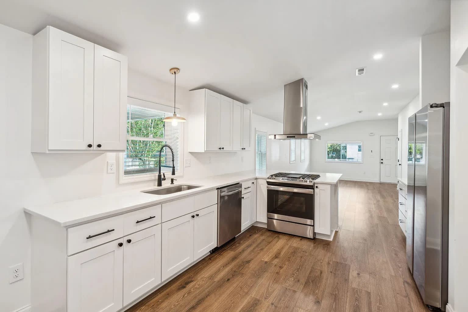 1533 Cantwell St – photo 3