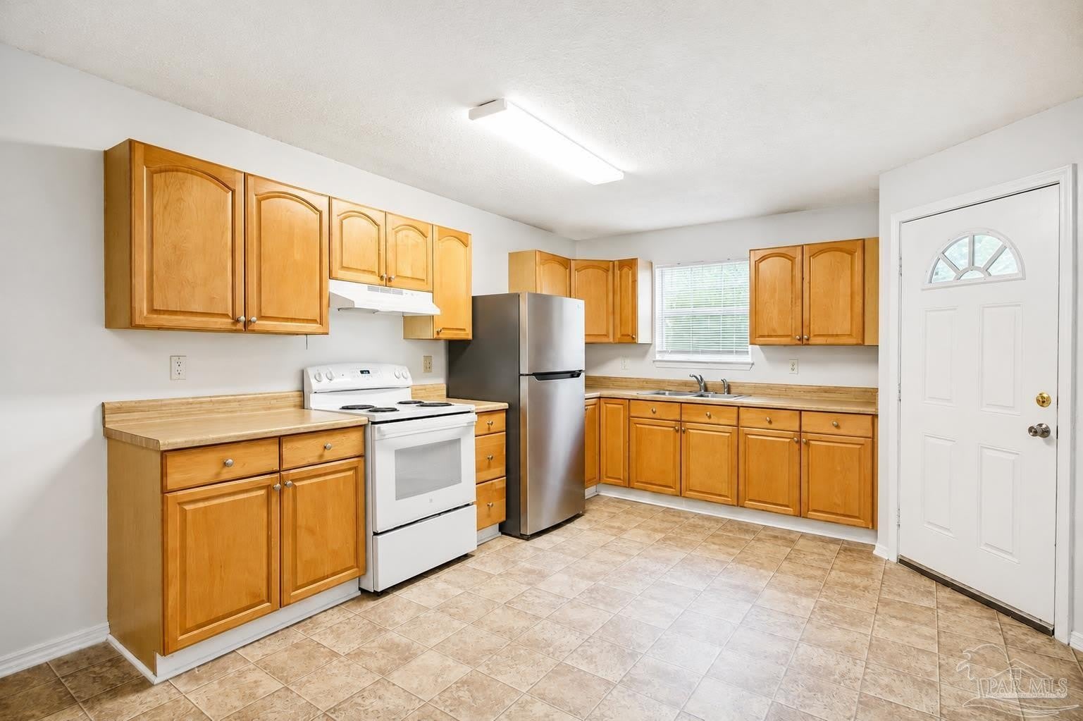 624 N G St – photo 5