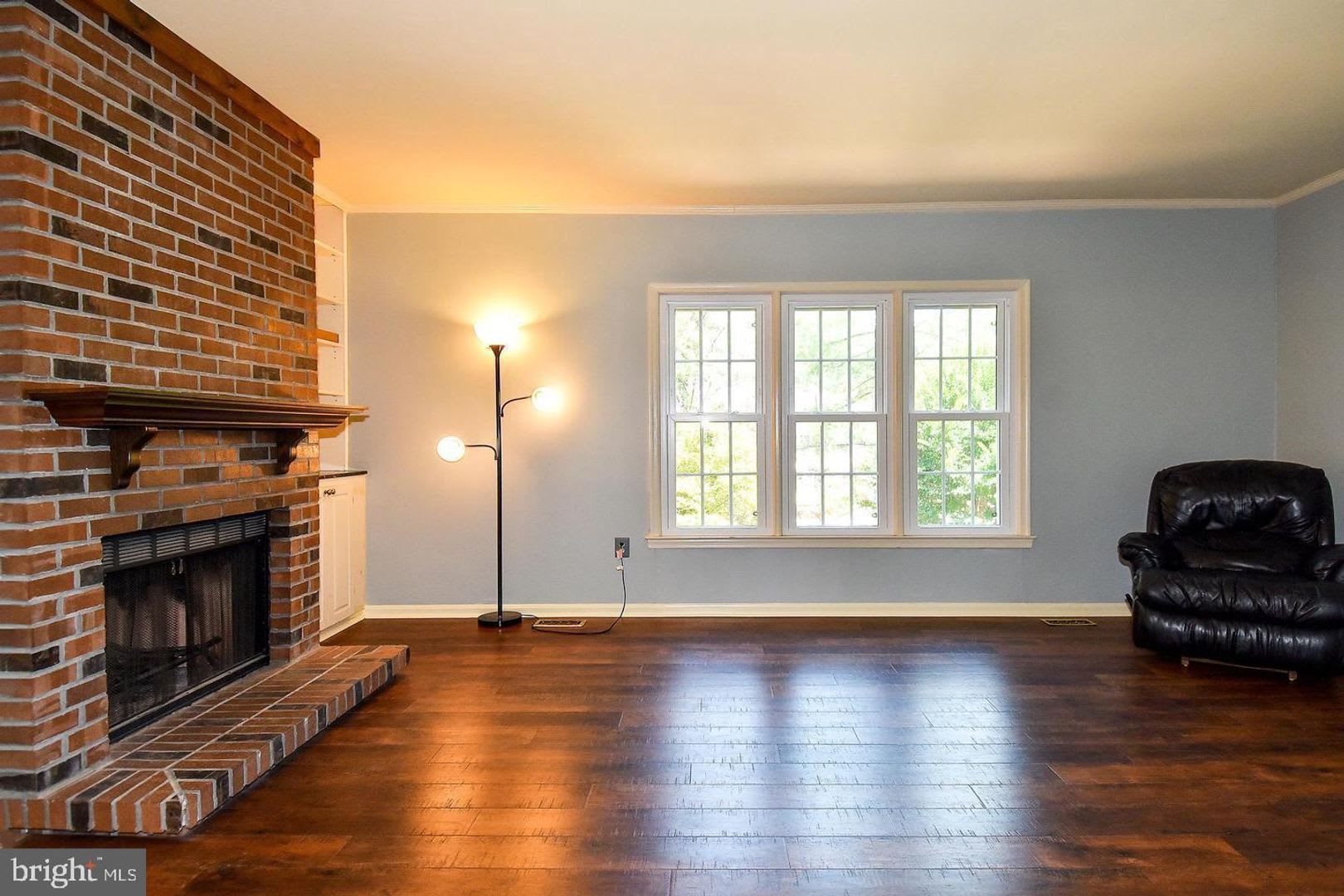 With A Versatile Layout Bright Interiors And An Unbeatable Location This Townhome Is Ready To Welcome Its Next Residents – photo 5