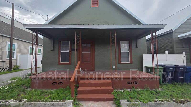 2010 N Howard Ave – photo 3