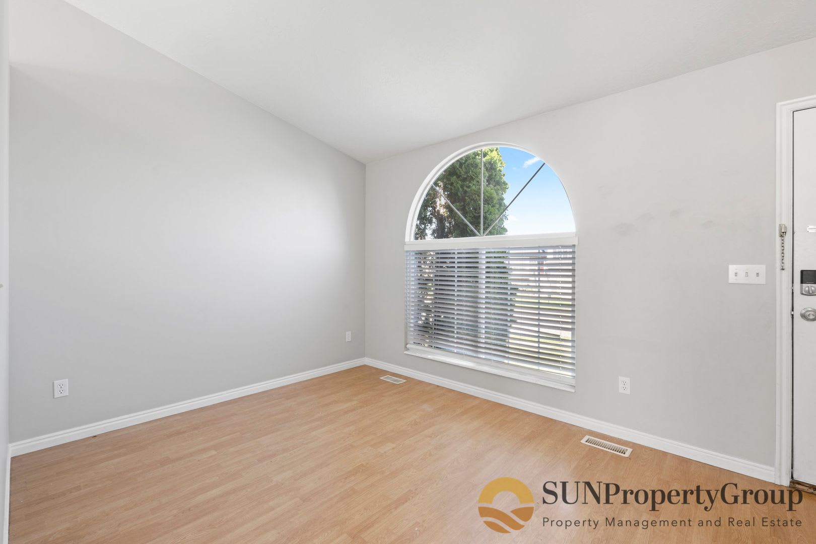 Beautiful Home In Great Roy Location – photo 5