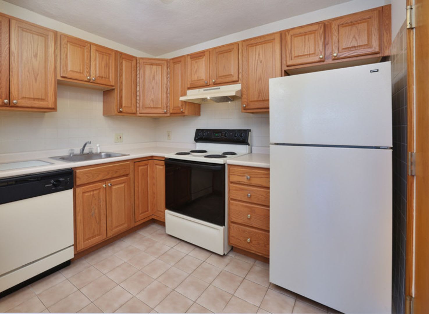 2-bed H + HW + parking COMMUTERS DREAM HOME – photo 1