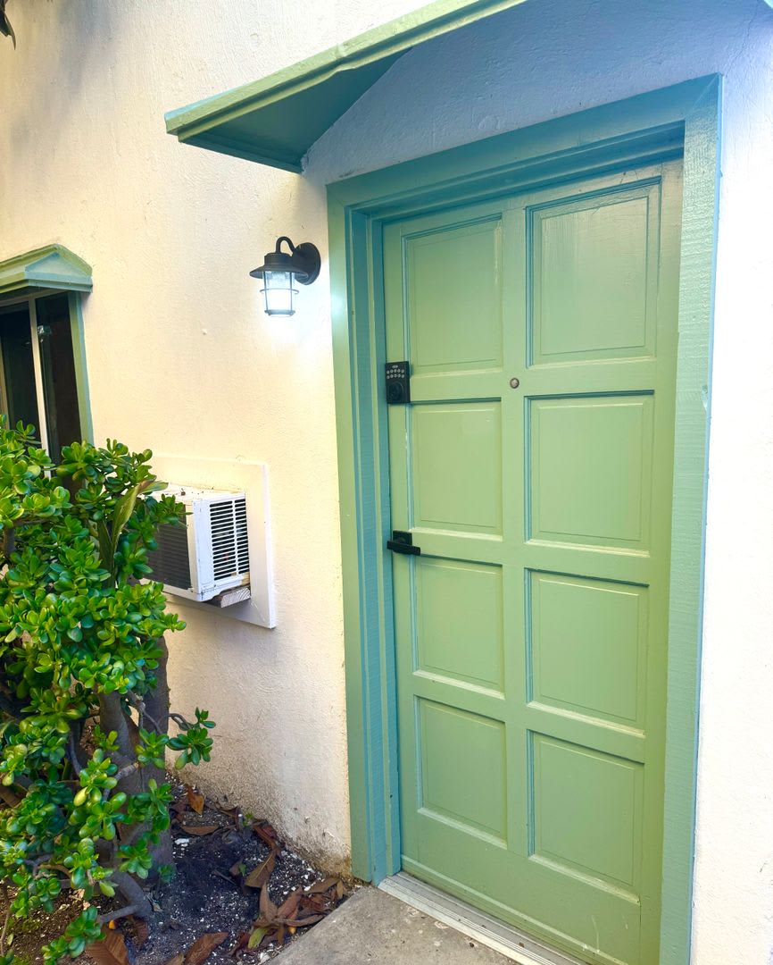 Rose Ave – photo 1