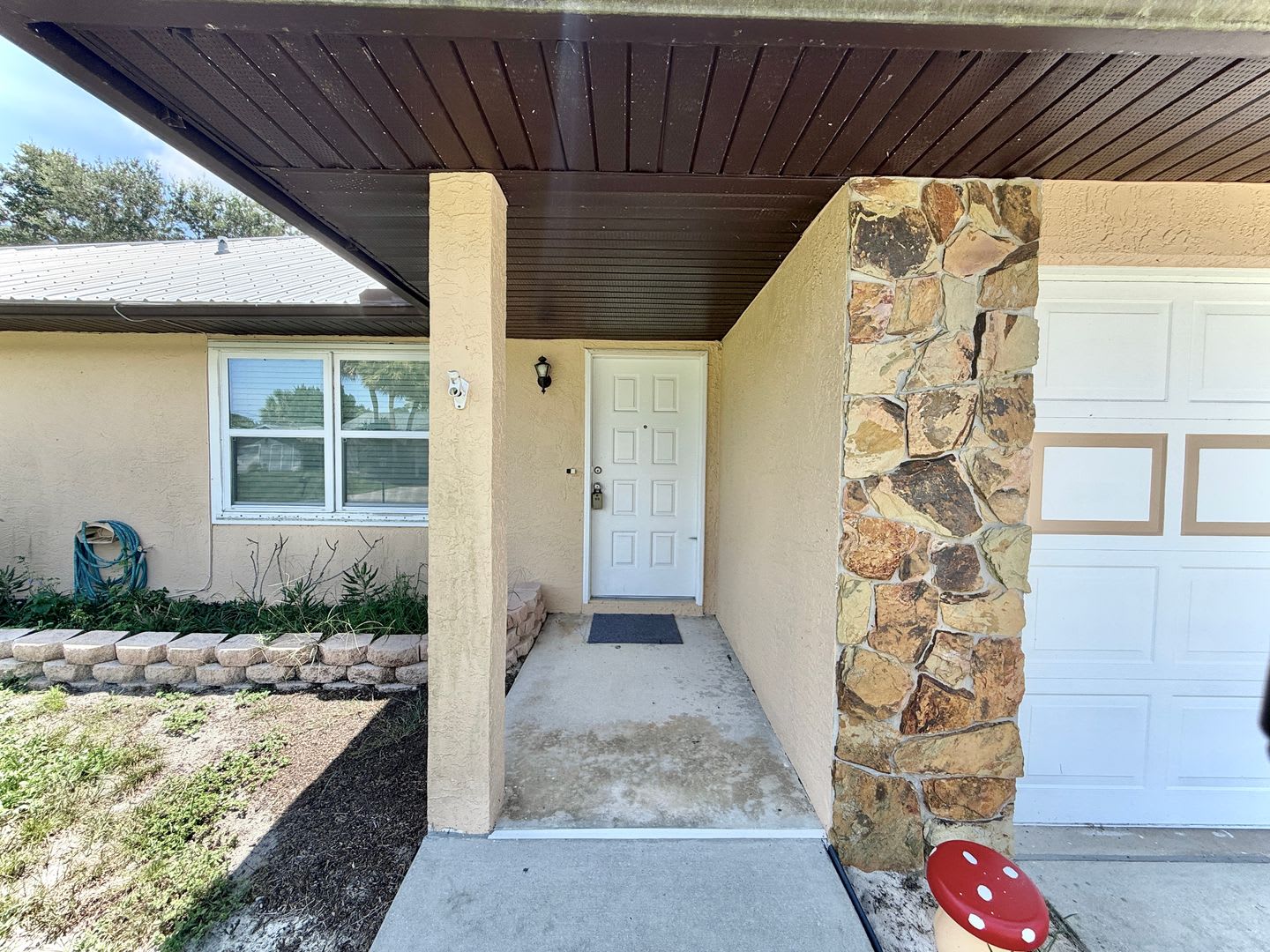 Available monthly Rental 2026 in heart of Sebastian – photo 3