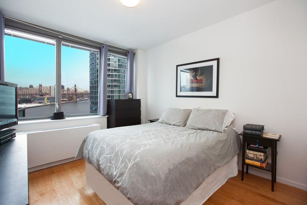 4730 Center Boulevard – photo 3