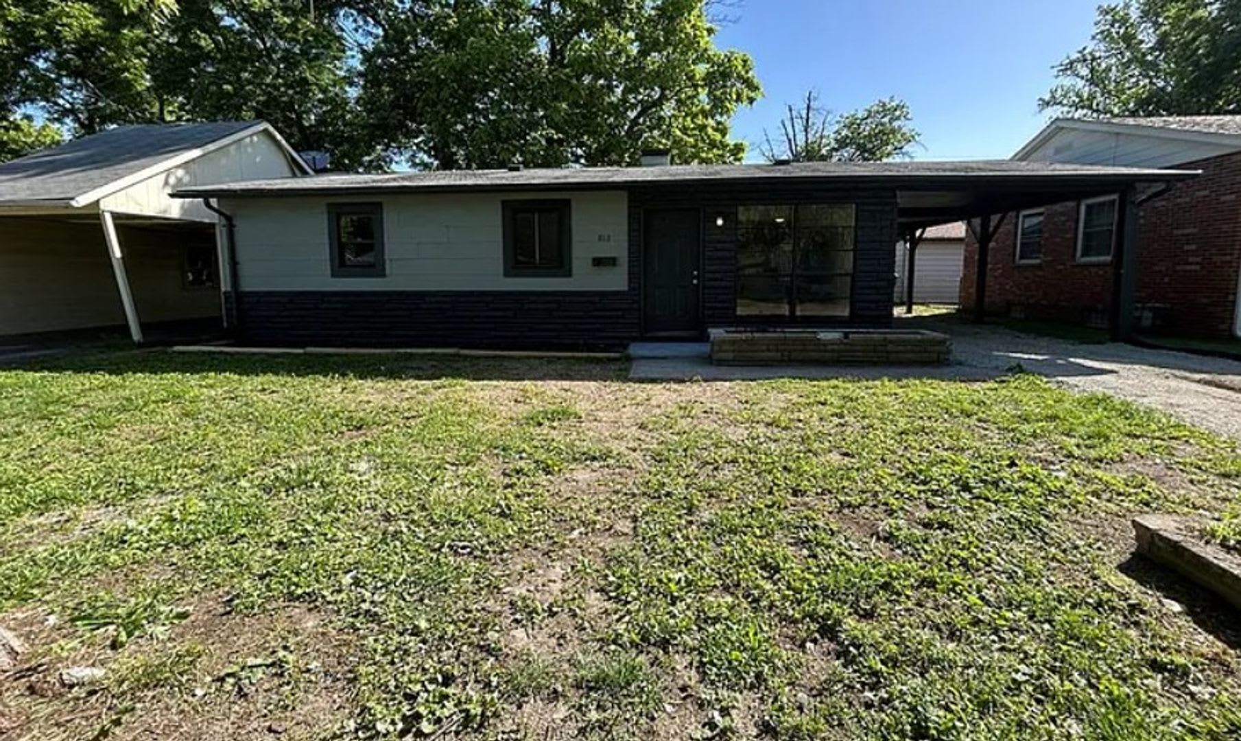 For Lease – photo 1