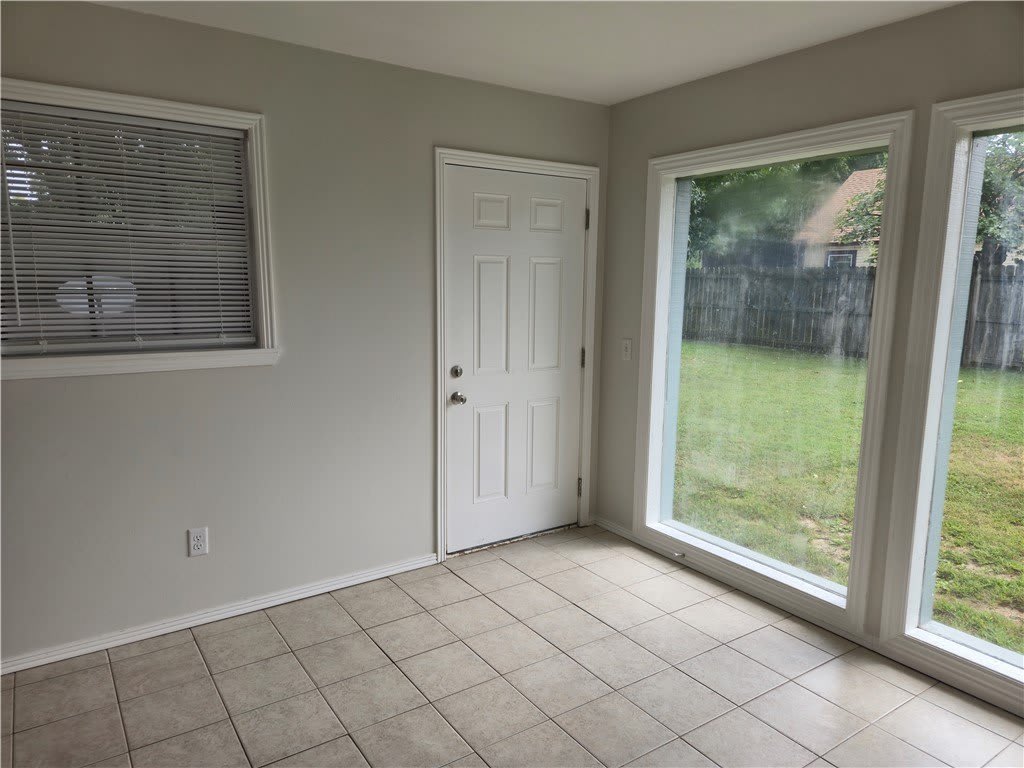 215 S Carl Street – photo 5