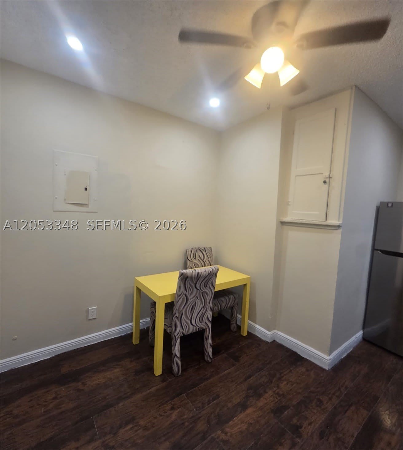 1008 N 18th Ct – photo 3
