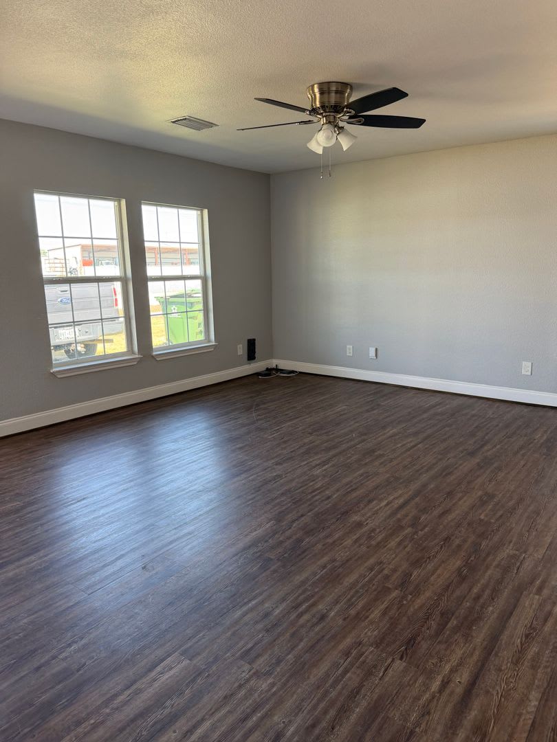 Charming 2 Bedroom 1 bath house located in Sanger! – photo 3