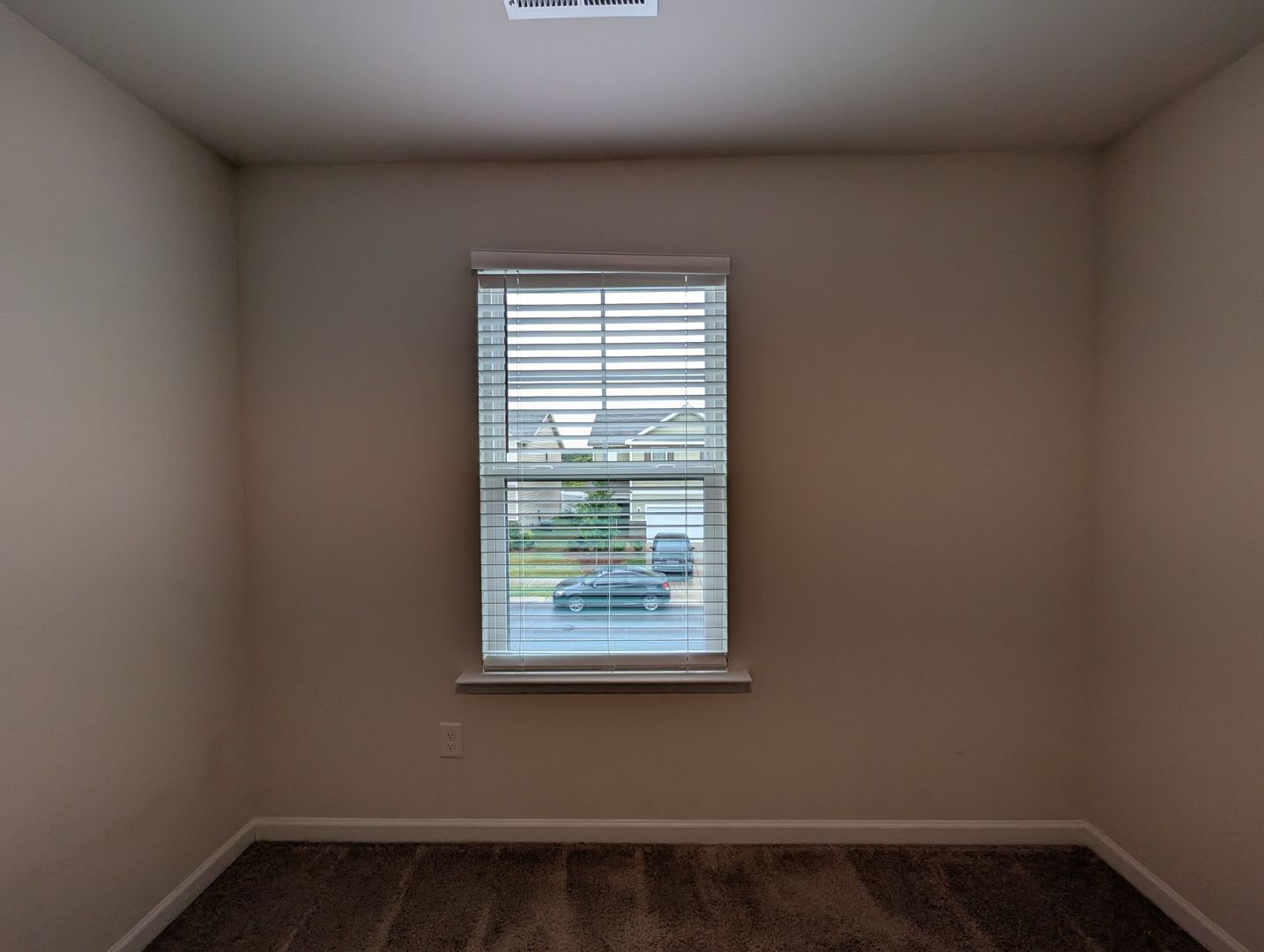 Room in 4 Bedroom Home at Eastcott Ave – photo 4