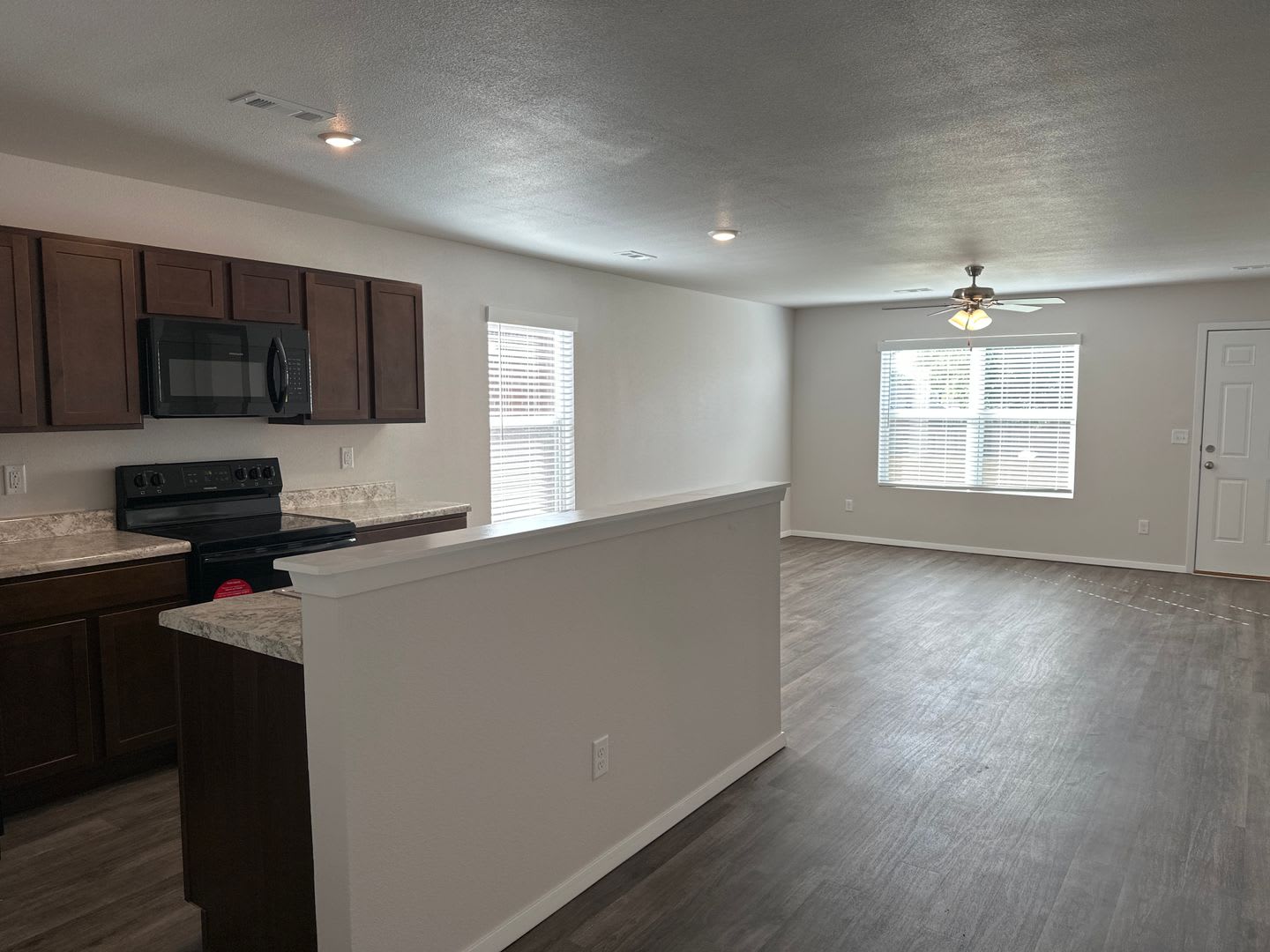 PRE-LEASING NOW! – photo 4