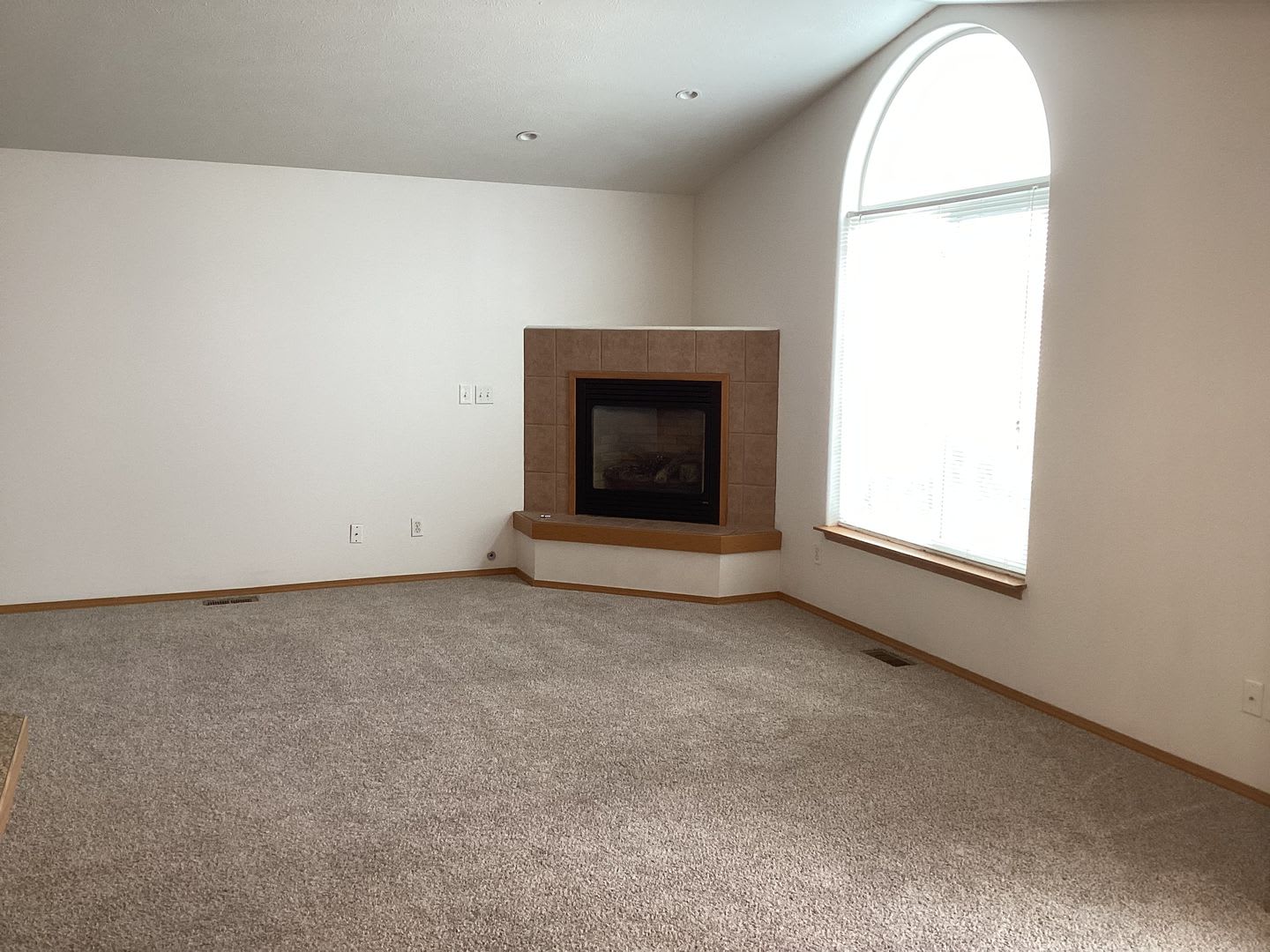 Four bed two bath single family house – photo 4